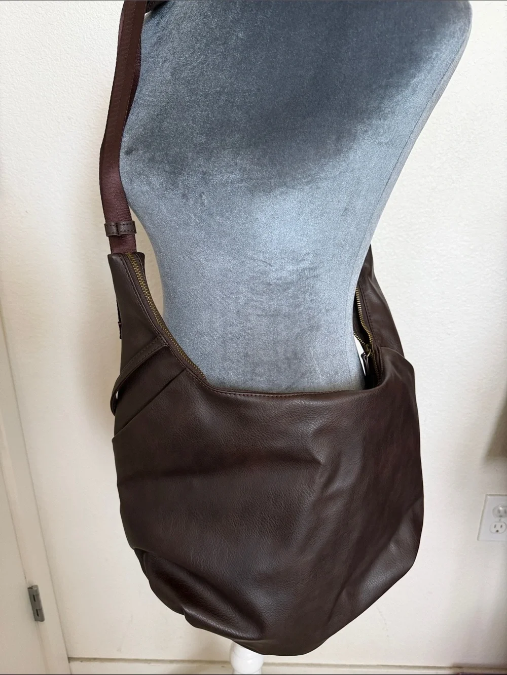 Uniqlo Japan Classic Brown Large Leather Crossbody Bag - Men
